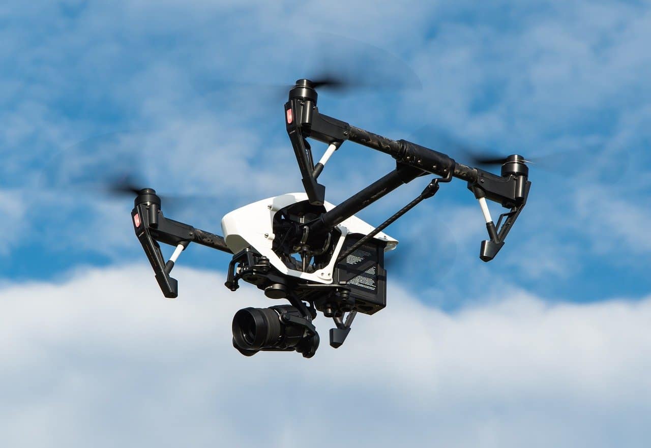 Rynek dronów rozwija się w błyskawicznym tempie.  Jakie jest ich zastosowanie?