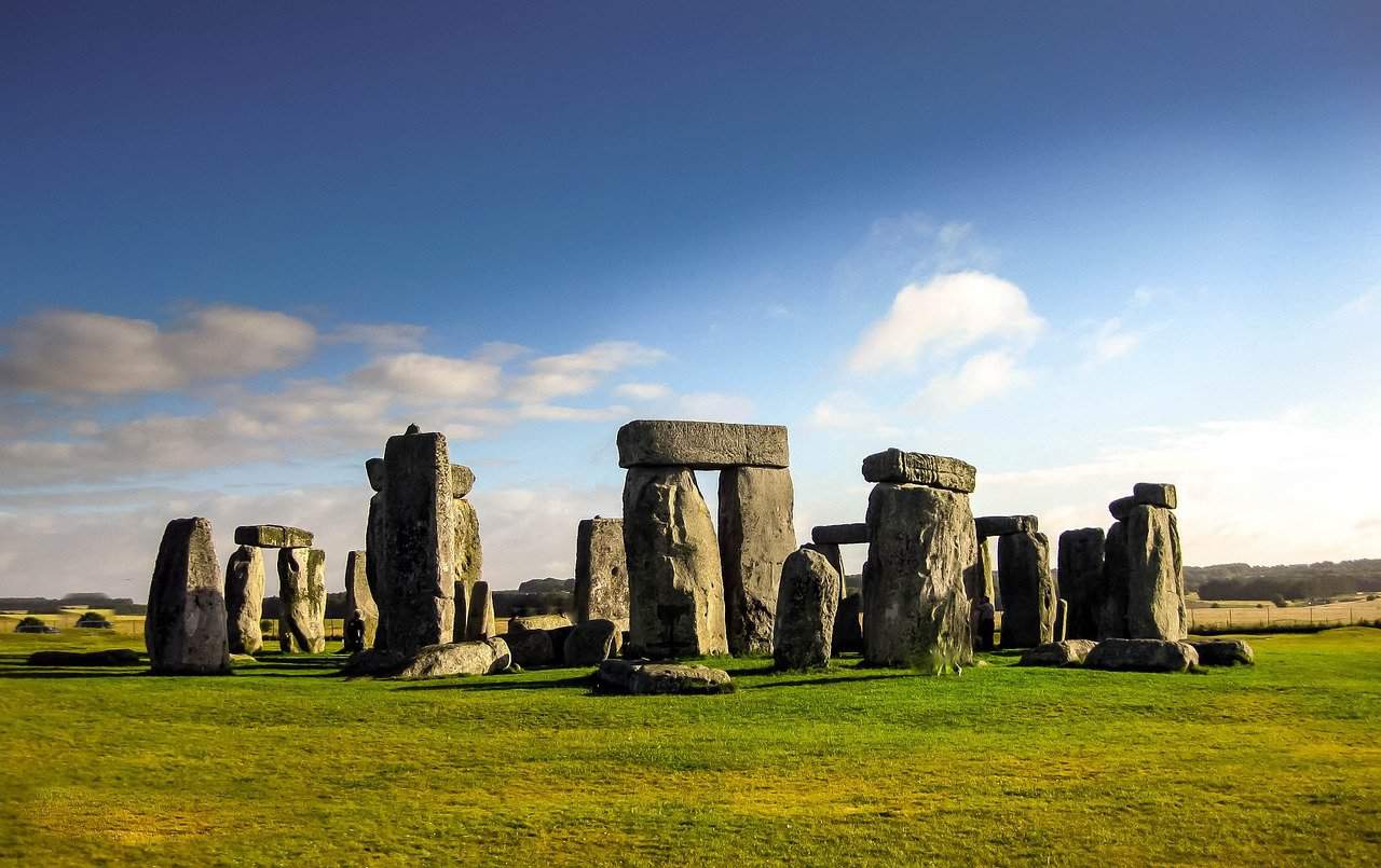 Stonehenge – jak powstały słynne kamienne kręgi?