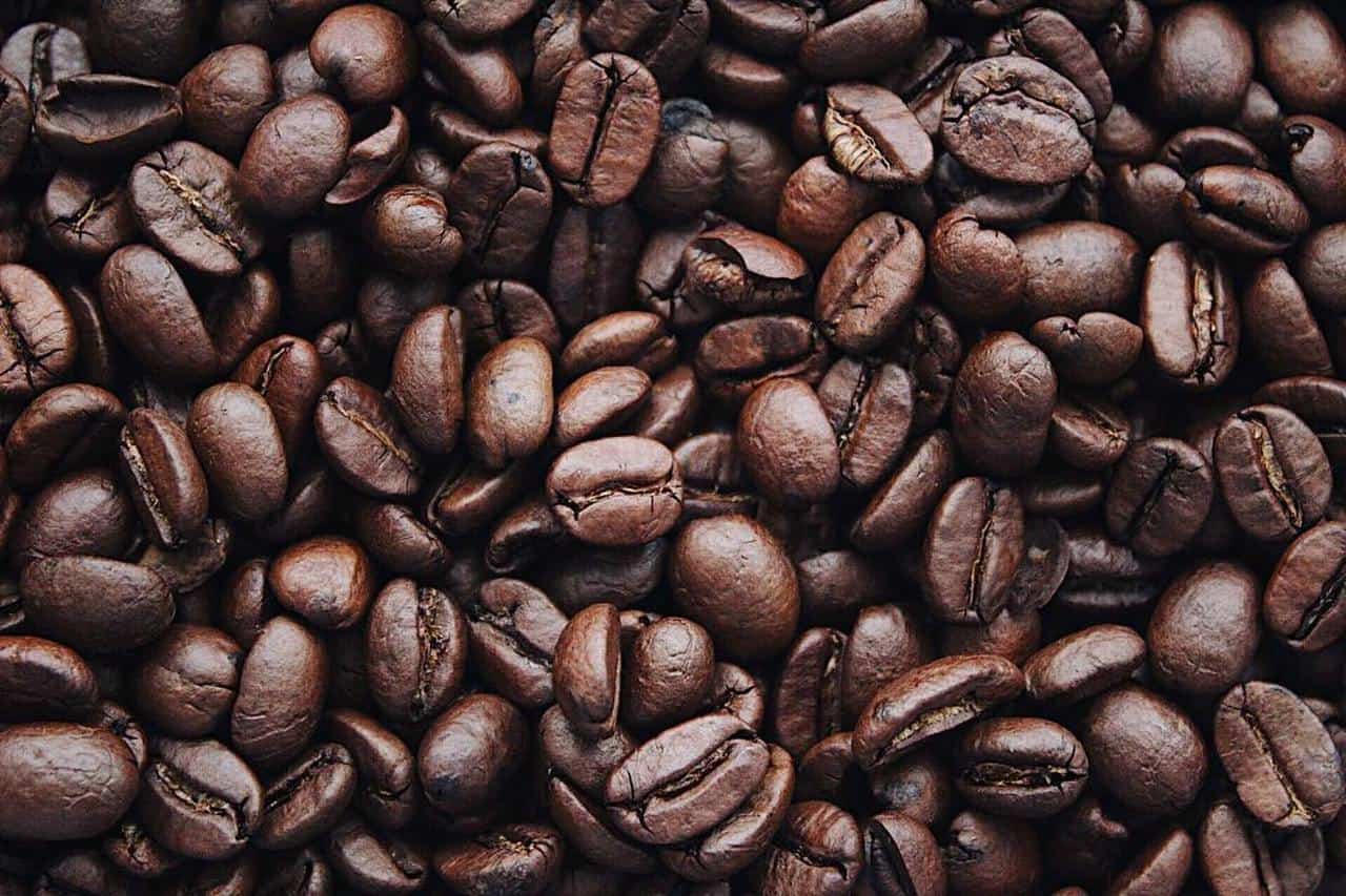 Jak działa kofeina? Poznaj jej właściwości