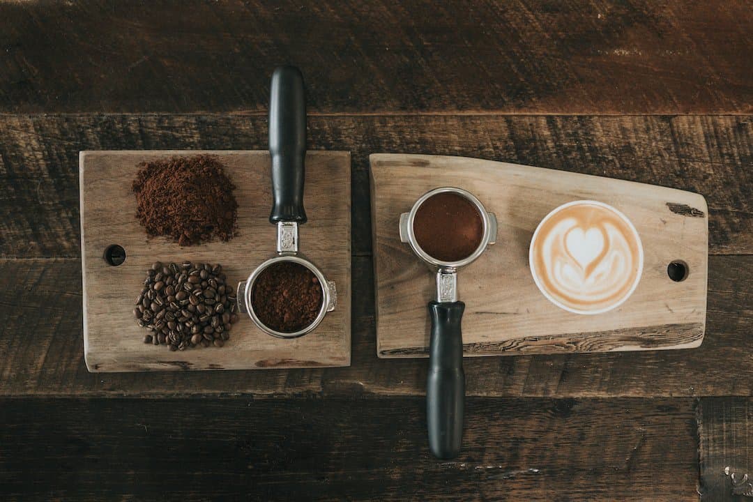 Kawa ziarnista vs. kawa mielona: Wybierz najlepszy smak dla siebie!