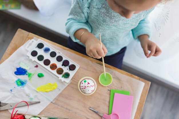 Jak metoda Montessori wspiera rozwój kreatywności u dzieci?